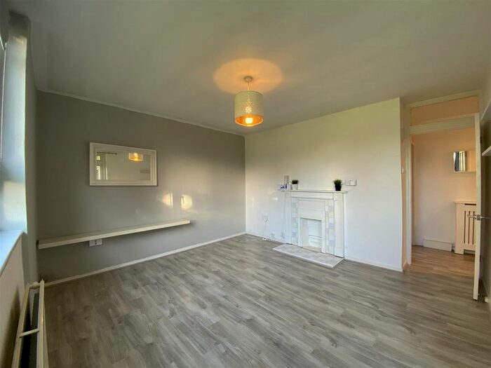 2 Bedroom Flat To Rent In Winterfold Close, London, SW19