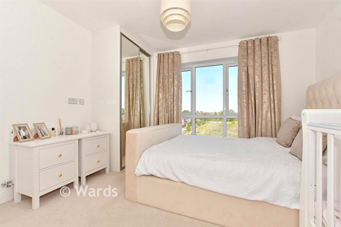 2 Bedroom Flat For Sale In Braid Drive, Herne Bay, Kent, CT6