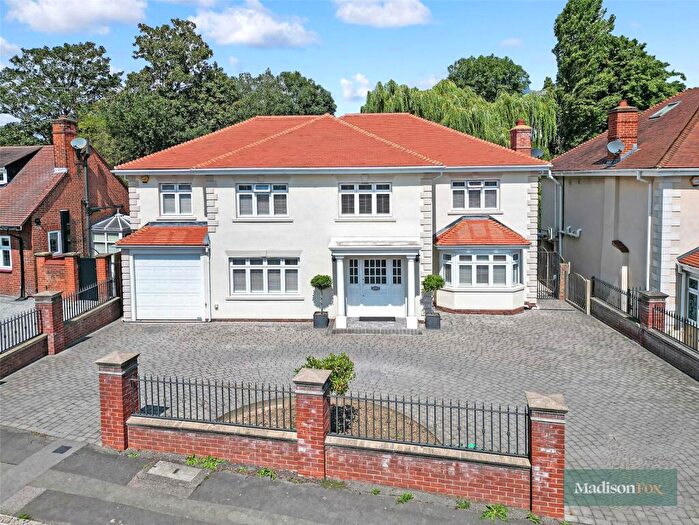 5 Bedroom Detached House For Sale In The Avenue, Wanstead, London, E11