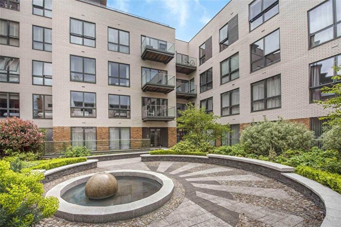 2 Bedroom Flat To Rent In Wharf House Brewery Lane, Twickenham, TW1