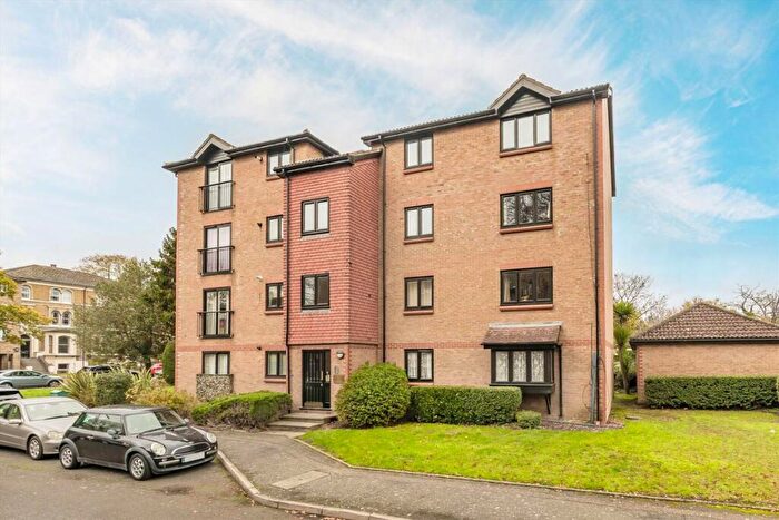 2 Bedroom Flat For Sale In Adams Close, Surbiton, KT5