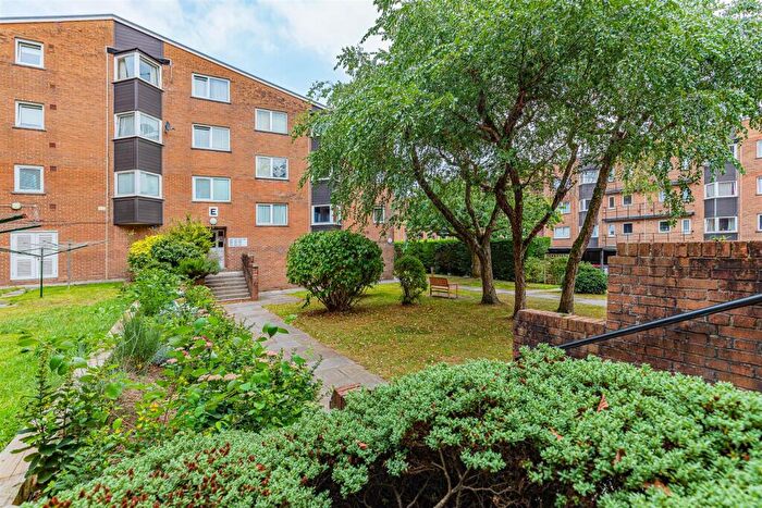 1 Bedroom Apartment For Sale In Coed Edeyrn, Llanedeyrn, Cardiff, CF23