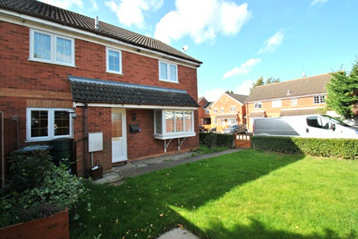 2 Bedroom End Of Terrace House To Rent In Grosvenor Gardens, Biggleswade, SG18