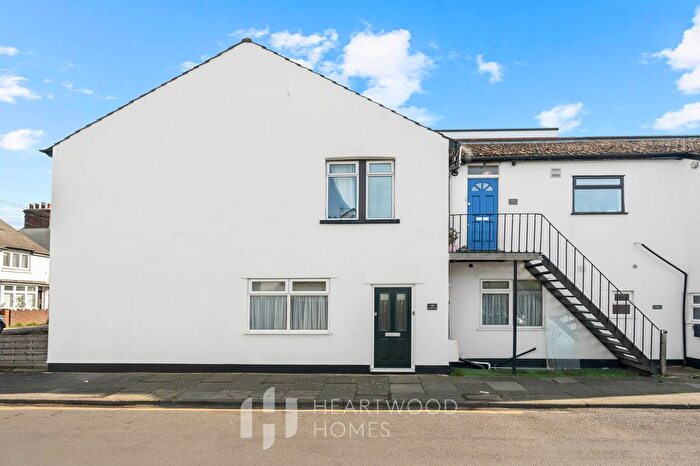 2 Bedroom Maisonette For Sale In Castle Road, St. Albans, AL1