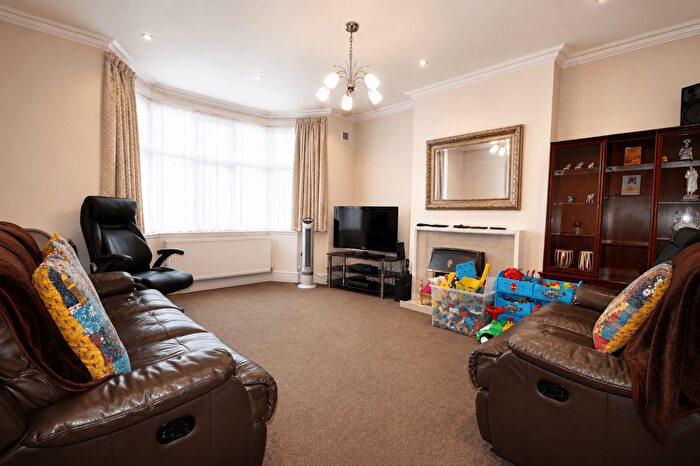 2 Bedroom Maisonette For Sale In Eagle Road, Wembley, Middlesex, HA0