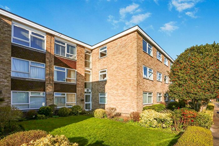 2 Bedroom Flat For Sale In Pound Road, Banstead, SM7