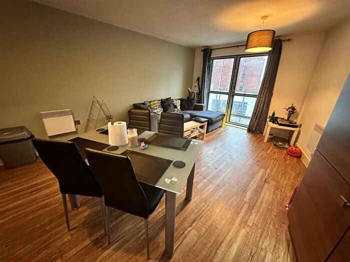 2 Bedroom Flat For Sale In Chapel Street, Salford, M3