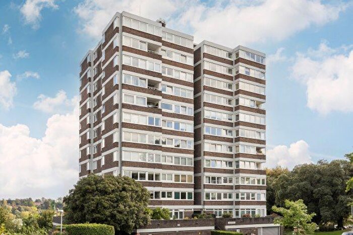 2 Bedroom Flat To Rent In Somerset Road, London, SW19