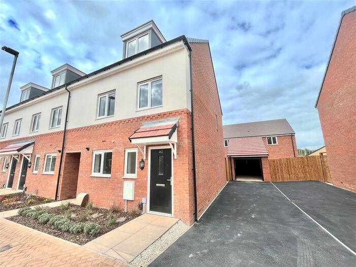 3 Bedroom Property To Rent In Horwood Drive, Gedling, Nottingham, NG4