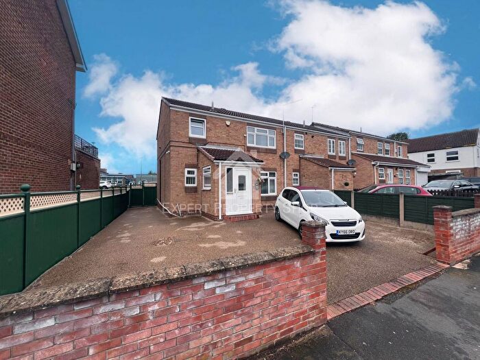3 Bedroom Town House For Sale In Plantation Hill, Worksop, S81