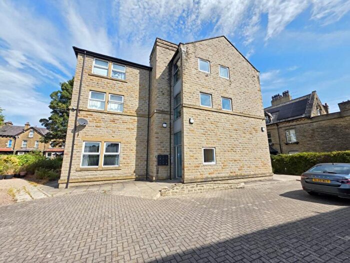 2 Bedroom Flat To Rent In Wellington Crescent, Shipley, BD18