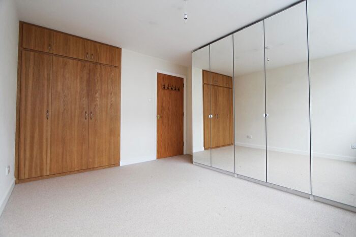 1 Bedroom Flat To Rent In Woodgrange House, Ealing Common, London, Uk, W5