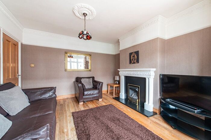 3 Bedroom Terraced House For Sale In Hillingdon Road, Gravesend, Kent, DA11