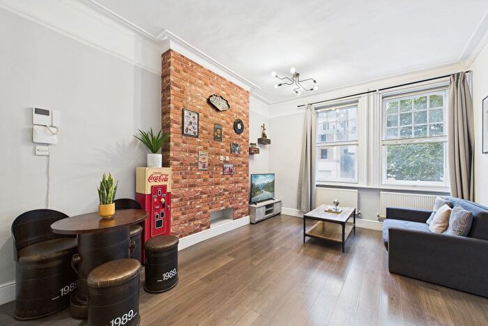 1 Bedroom Flat For Sale In Cathedral Mansions, Vauxhall Bridge Road, London, SW1V