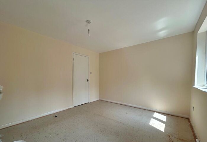 1 Bedroom Flat For Sale In Porter Close, Grays, RM20