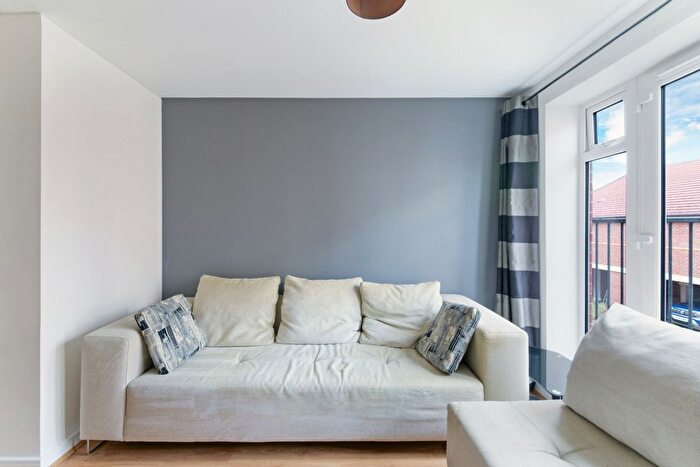 1 Bedroom Flat For Sale In Field House, , Schoolgate Drive, Morden, SM4