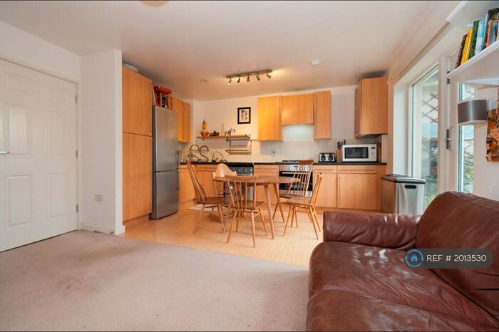 2 Bedroom Flat To Rent In Nunhead, London, SE15