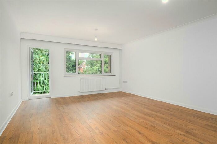 2 Bedroom Apartment To Rent In Heath Road, Weybridge, Surrey, KT13