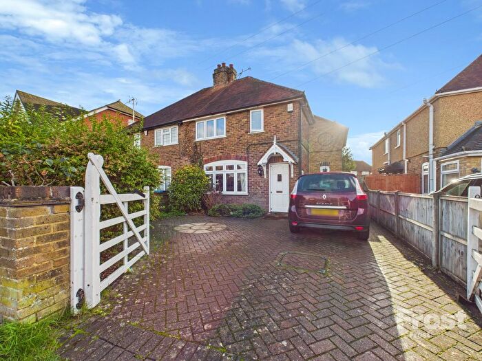 3 Bedroom Semi-detached House To Rent In Wendover Road, Burnham, Bucks, SL1