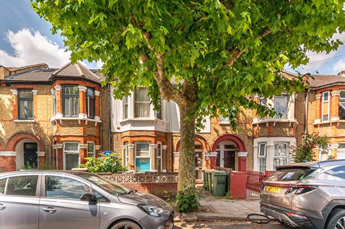 2 Bedroom Flat To Rent In Claude Road, Plaistow, London, E13