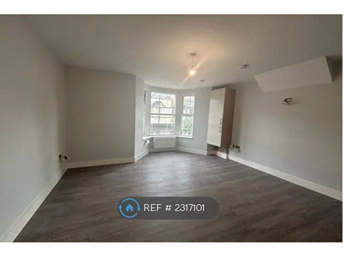 1 Bedroom Flat To Rent In Clarendon Road East, Morecambe, LA4