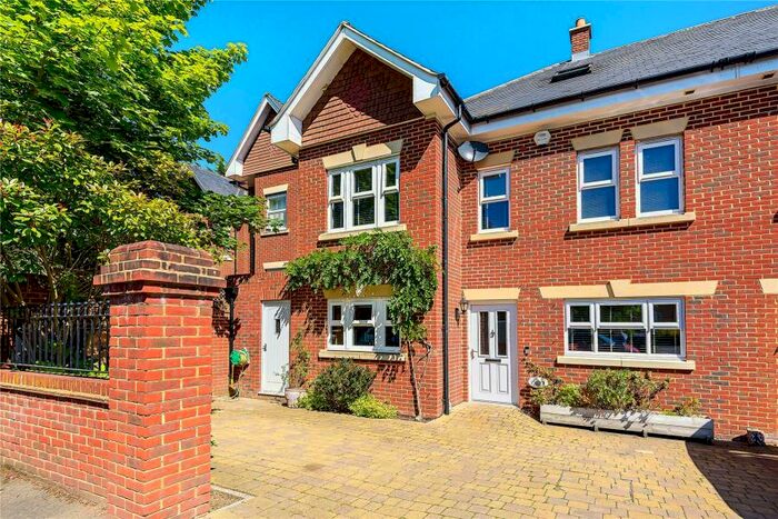 5 Bedroom Semi-Detached House To Rent In Lavender Road, GU22