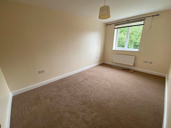 3 Bedroom End Of Terrace House For Sale In Meadow Close, Beeston, SG19