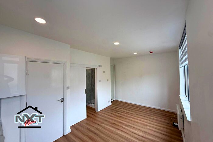 Studio To Rent In Seymour Avenue, London, N17