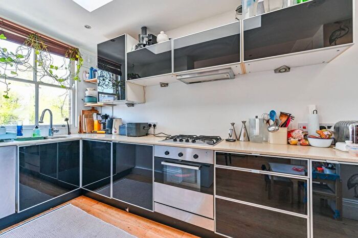 2 Bedroom Flat For Sale In Mildmay Park, Mildmay, London, N1
