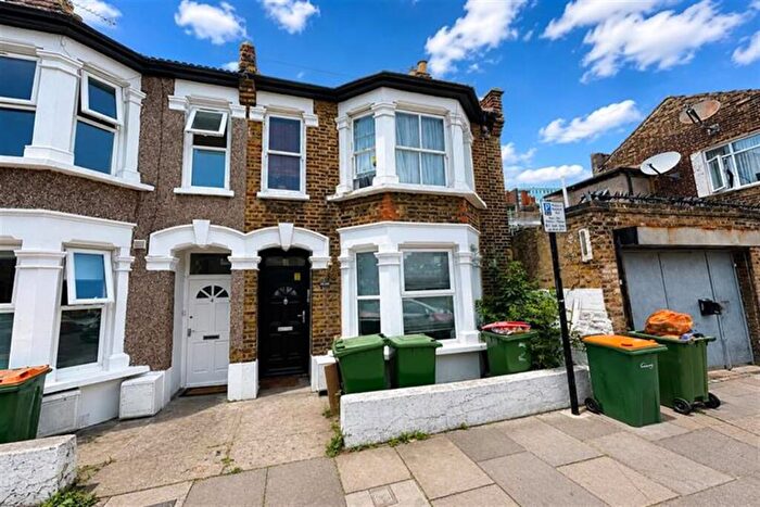 1 Bedroom Apartment To Rent In Harcourt Road, Stratford, E15