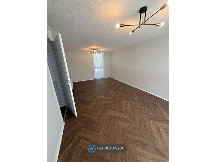 3 Bedroom End Of Terrace House To Rent In Edward Bailey Close, Coventry, CV3