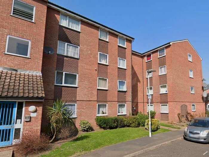2 Bedroom Flat To Rent In Gurney Close, Barking, IG11