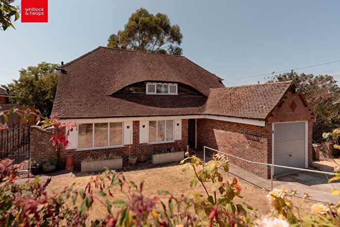 3 Bedroom Detached House For Sale In Benett Drive, Hove, BN3
