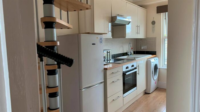 2 Bedroom Flat To Rent In Fulham Palace Road, Hammersmith, London, W6