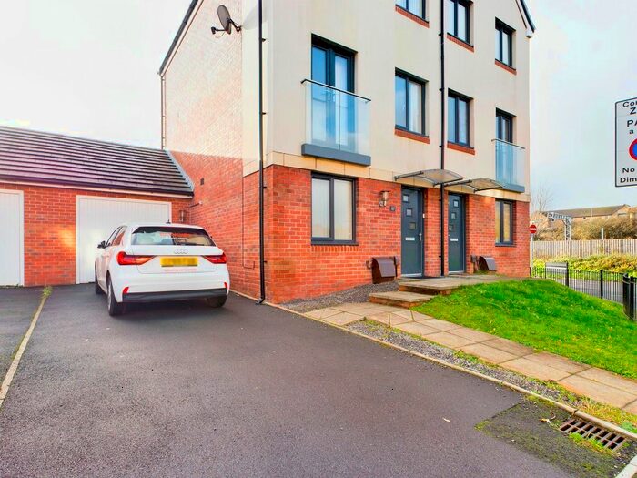 3 Bedroom Town House To Rent In Golwg Y Garreg Wen, Landore, Swansea, SA1