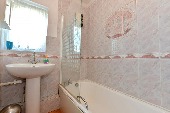 3 Bedroom End Of Terrace House For Sale In Elmhurst Drive, Hornchurch, Essex, RM11