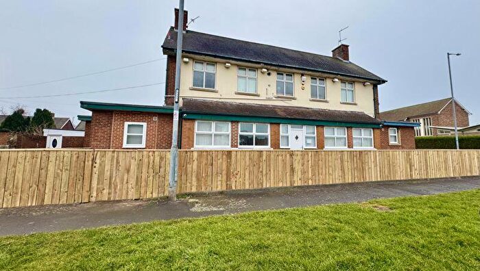 3 Bedroom Flat To Rent In Coach Road Estate, Washington, NE37