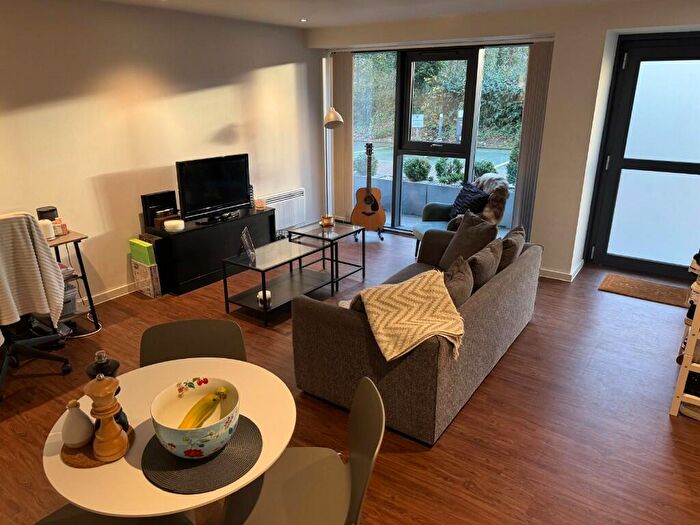 1 Bedroom Flat To Rent In Victoria Road, Leeds, West Yorkshire, LS6