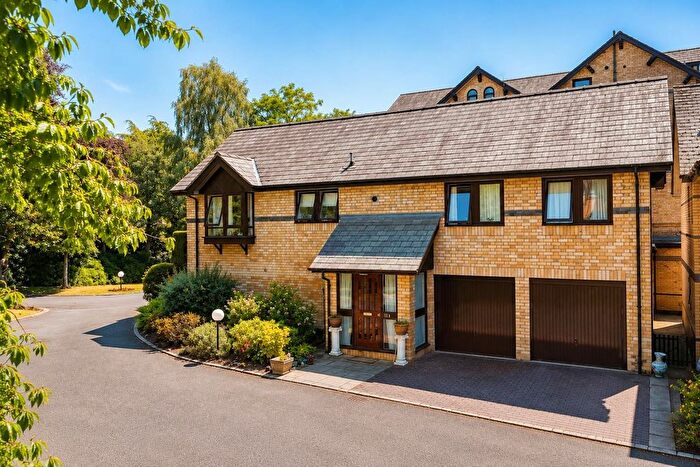 2 Bedroom Flat For Sale In St. Margarets Road, Altrincham, WA14