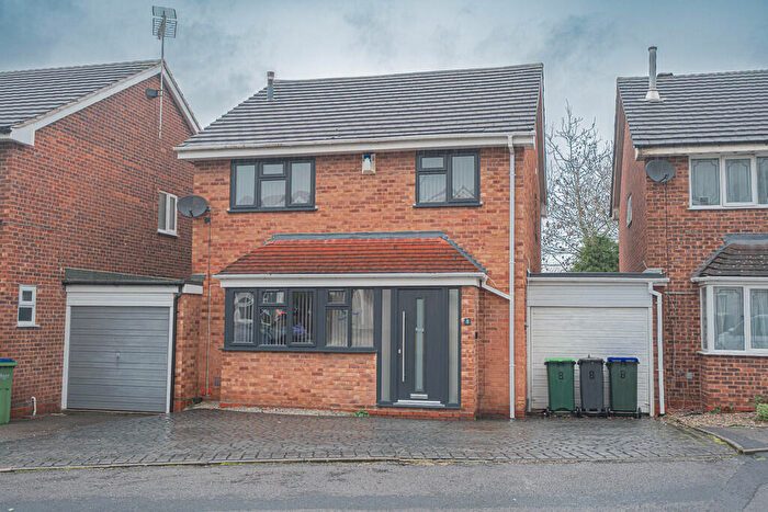 4 Bedroom Link Detached House For Sale In Little Croft, Great Barr, Birmingham, B43