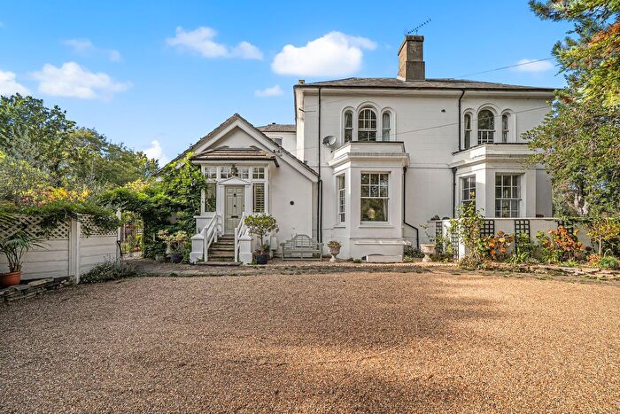 3 Bedroom Flat For Sale In Woburn Hill, Addlestone, KT15