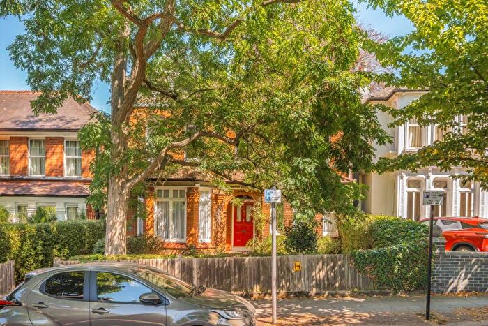 4 Bedroom Maisonette For Sale In Grove Park, Peckham, SE5