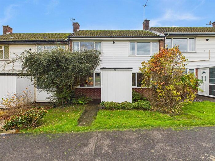 2 Bedroom Terraced House For Sale In Grasscroft Close, Chesterfield, S40