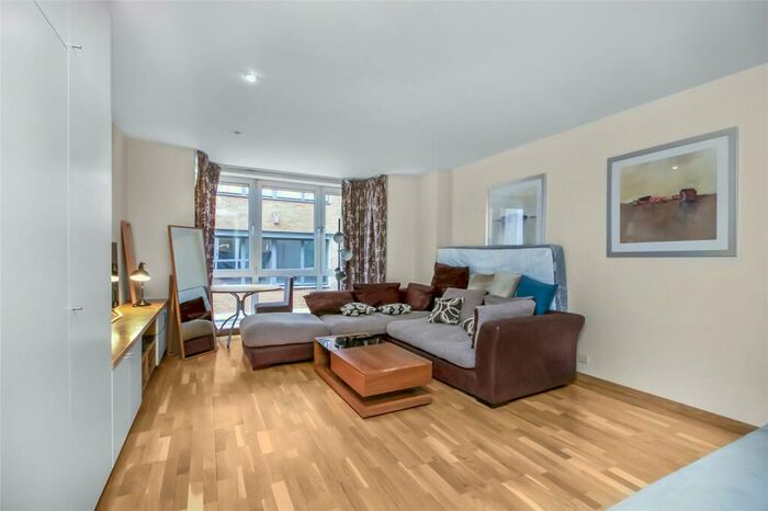 Apartment To Rent In Hosier Lane, London, EC1A