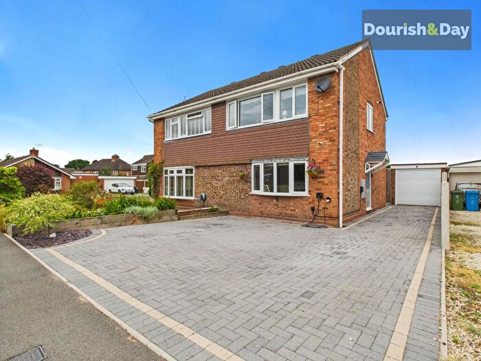 3 Bedroom Semi-Detached House For Sale In Chelford Close, Penkridge, ST19