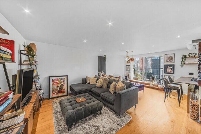 2 Bedroom Apartment To Rent In Wotton Court, Jamestown Way, E14