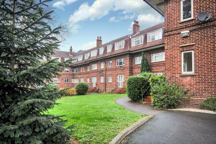 2 Bedroom Flat To Rent In Beckenham Lane, Bromley, BR2