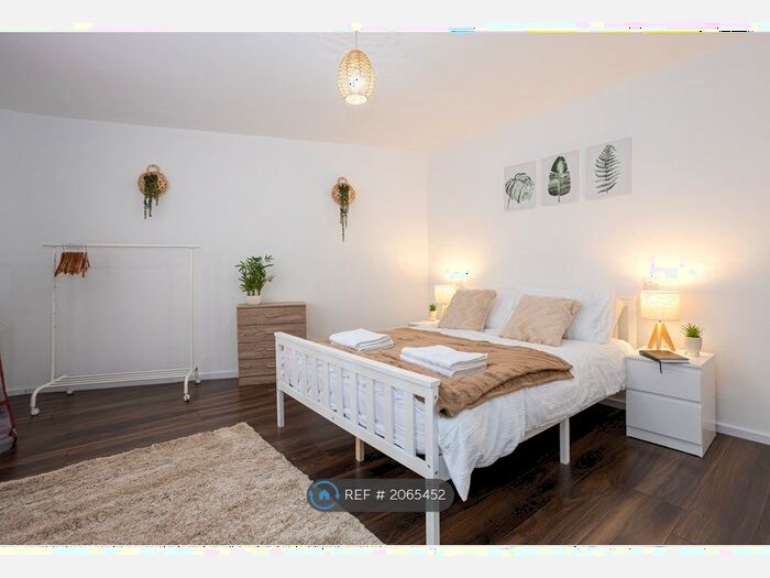 5 Bedroom Terraced House To Rent In Woodhouse Street, Manchester, M18