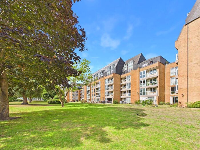 1 Bedroom Apartment For Sale In Sandgate Road, Folkestone, Kent, CT20