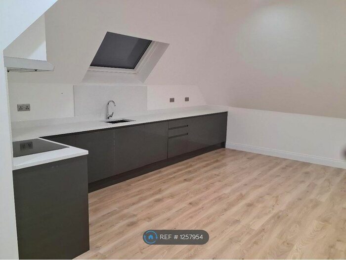 2 Bedroom Flat To Rent In Fairdene Road, Coulsdon, CR5